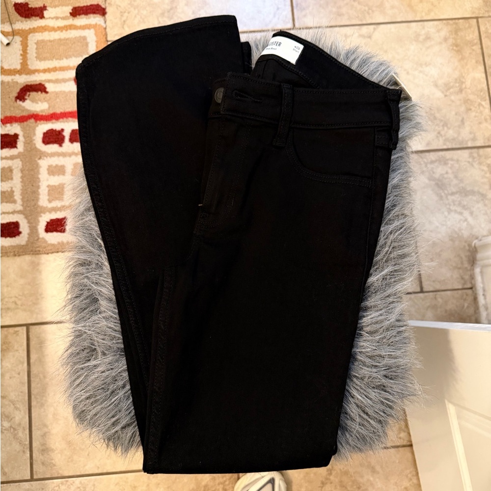 NWT-Hollister Women's Black FLARE Jeans MID RISE BOOT